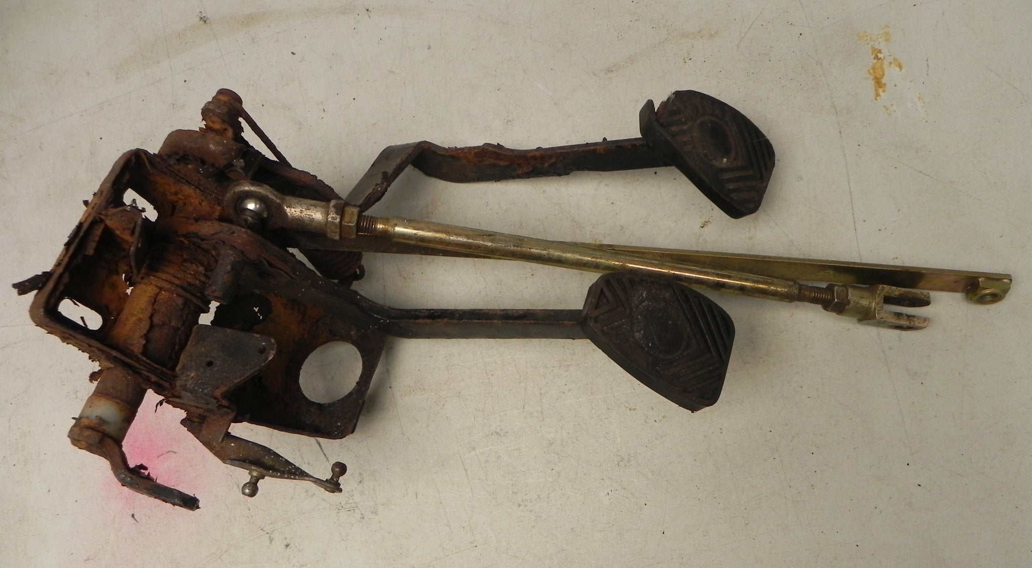 (Used) 911 Pedal Assembly - 1975-77