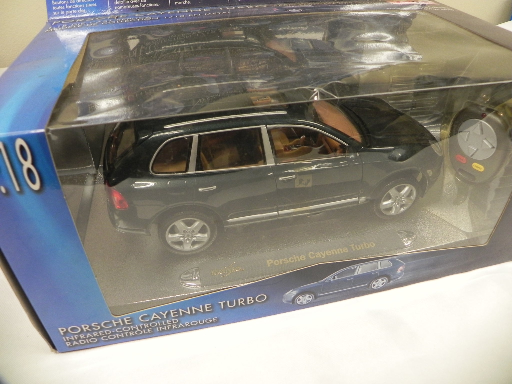 NOS) Porsche Cayenne Turbo Radio Controlled 1:18 Scale Model
