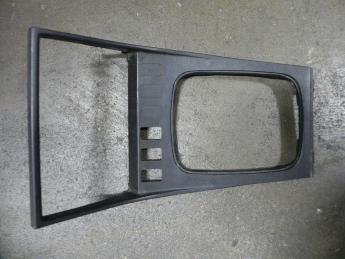 (Used) 944/968 Center Console Surround