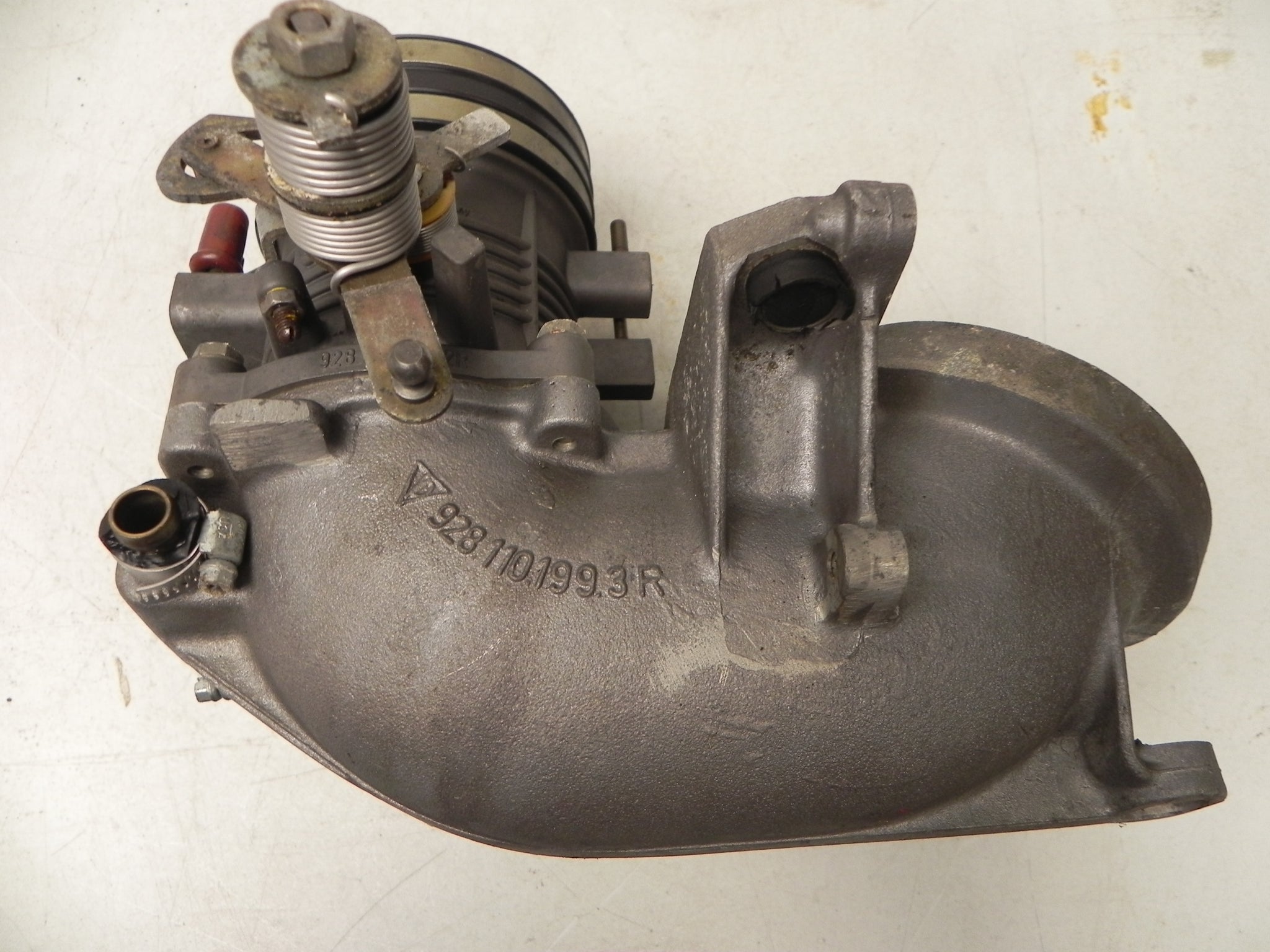 (Used) 928 Throttle Body Assembly - 1984-86