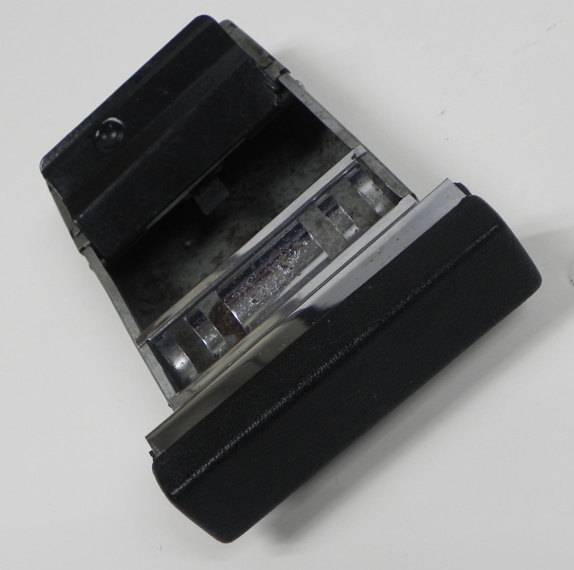 (Used) Original 68 911/912 Ashtray