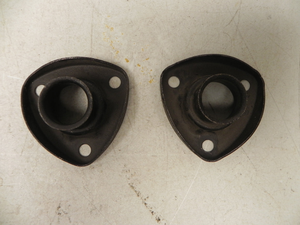 (Used) 911/912 Front Stabilizer Bar mounting Plate Pair 1965-73