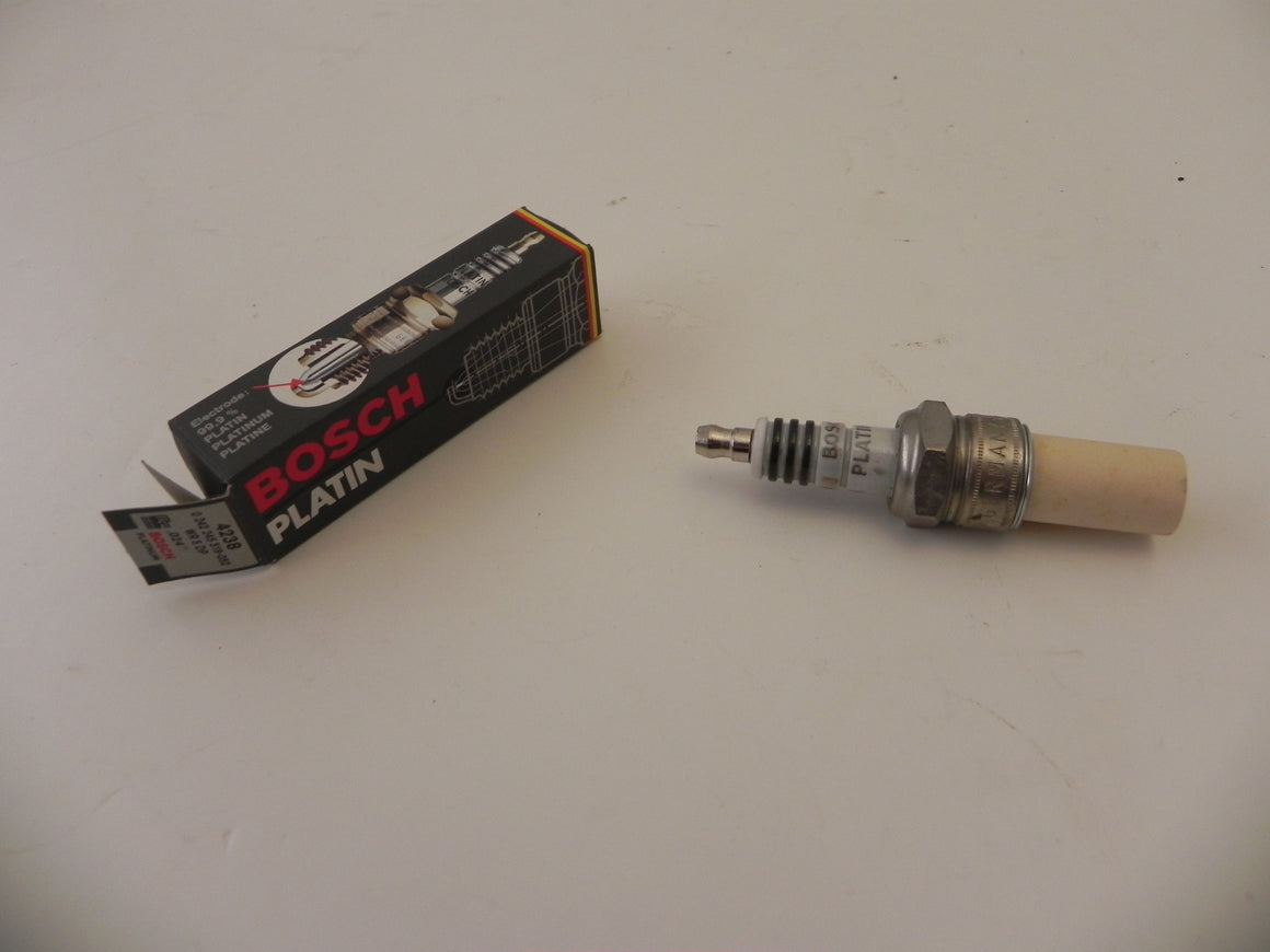 (New) 944 Bosch WR5DP4 Platinum Plus Spark Plug - 1990