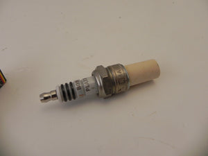 (New) 944 Bosch WR5DP4 Platinum Plus Spark Plug - 1990