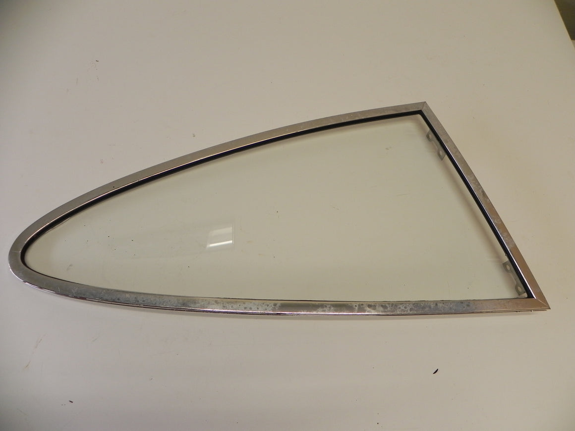 (Used) 911 Sekurit Quarter Window Right Clear - 1968-77