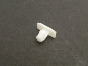 (New) Cayenne Body Molding Clip - 2003-10