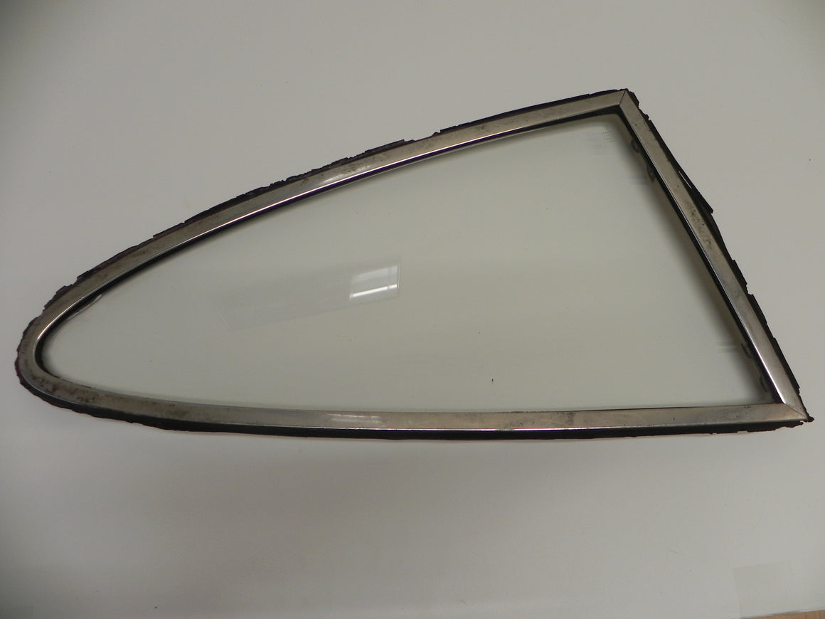 (Used) 911 Sekurit Quarter Window Right Clear - 1968-77