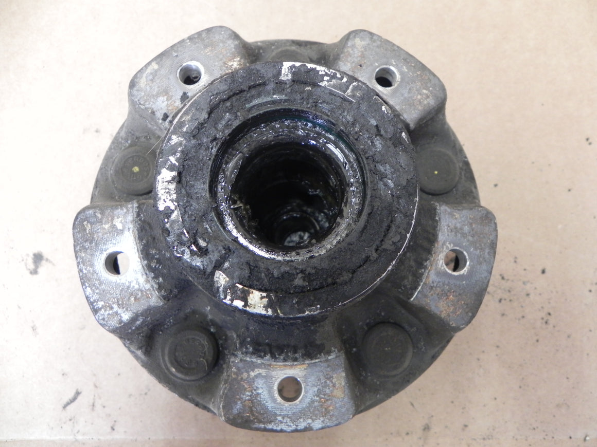 (Used) 911 Front Wheel Hub - 1974-89