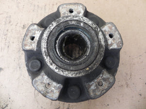 (Used) 944 Front Wheel Hub Non ABS - 1983-86