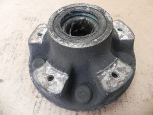 (Used) 944 Front Wheel Hub Non ABS - 1983-86