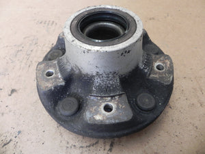 (Used) 944 Front Wheel Hub Non ABS - 1983-86