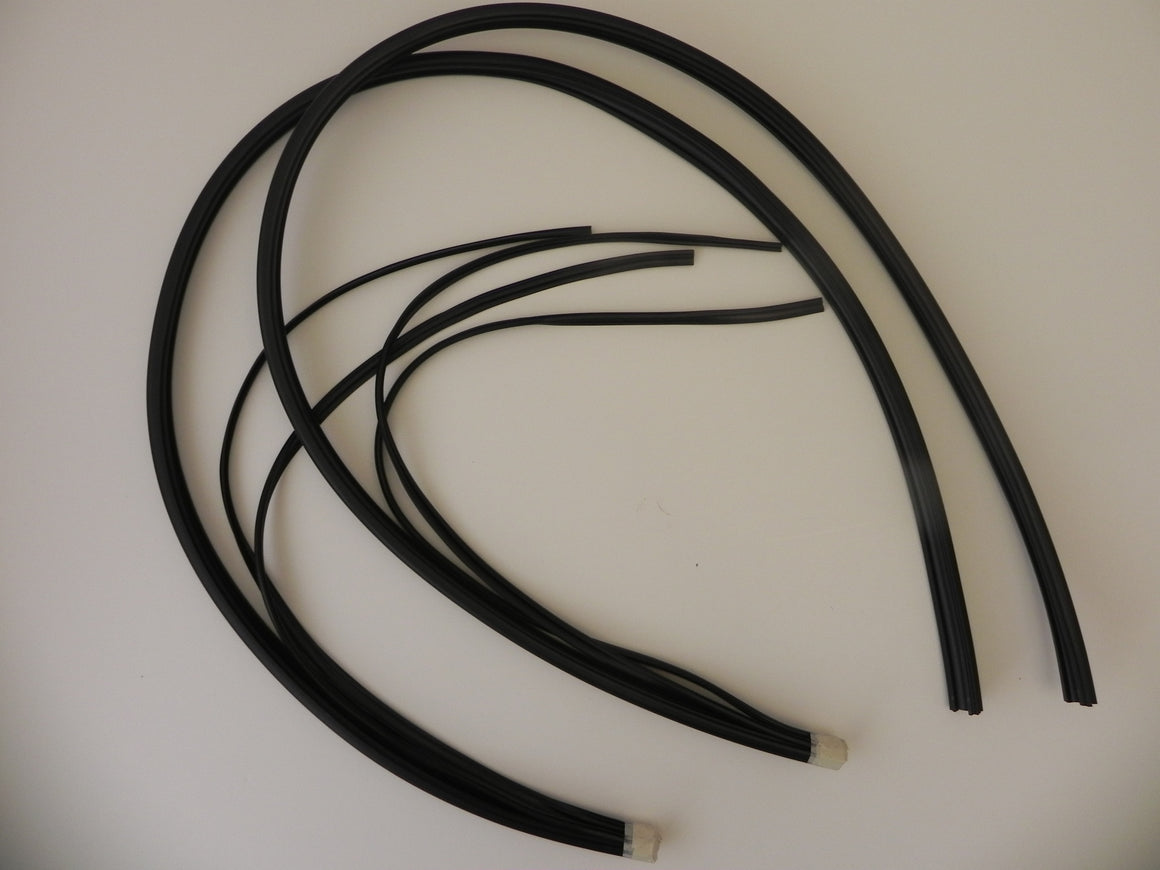 (New) 911S/RS Pair of Concours Rocker Moulding Rubber - 1969-73