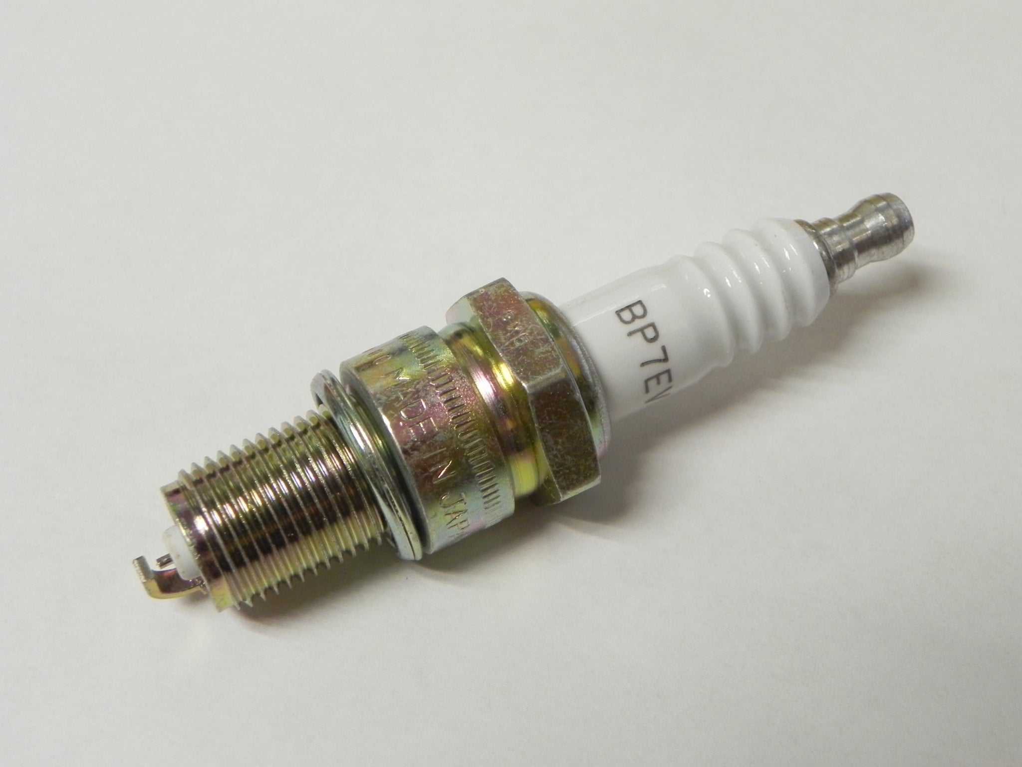(NOS) NGK V BP7EV Spark Plug