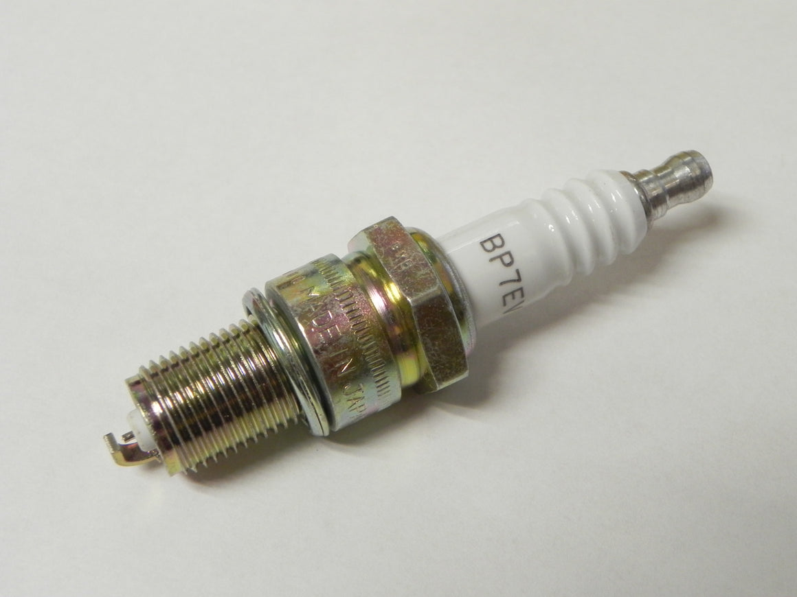 (NOS) NGK V BP7EV Spark Plug