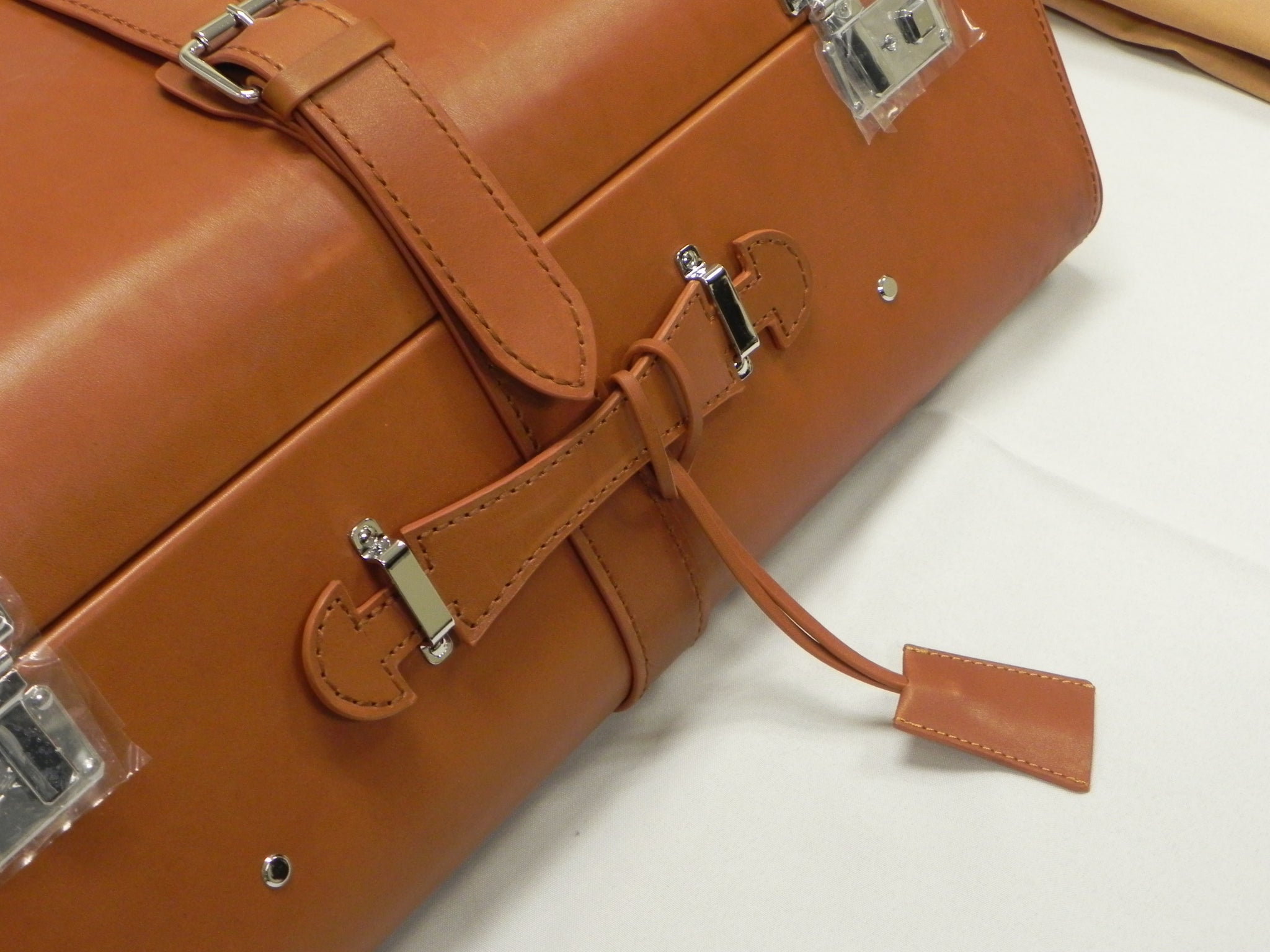 Trunk leather weekend bag