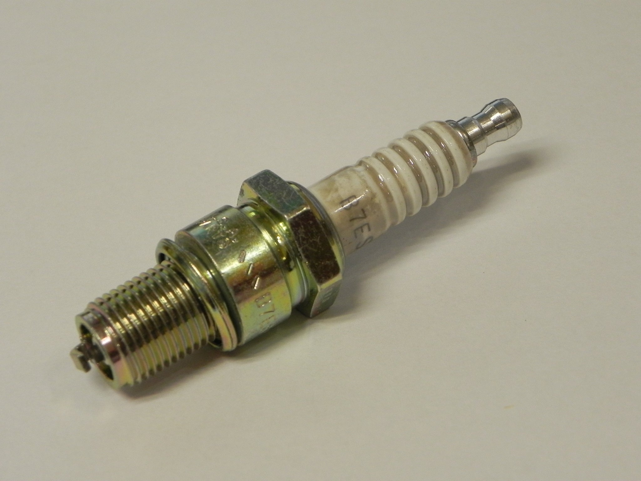thumbnail image 2 of NGK B7ES Spark Plug - 14mm X 19mm - NOS Fit Suzuki RM250 RL250 GT550 2 of 5